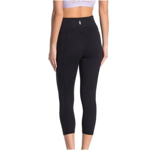 Free People Hang Ten Crop Leggings size Med - Picture 3 of 12